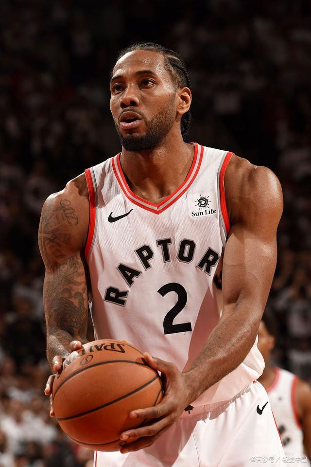 他在侧翼延 他在侧翼延